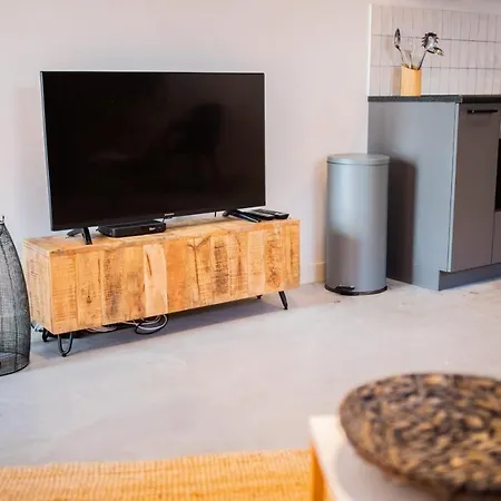 Tremendous 2-bedroom Serviced - 79 M2 *