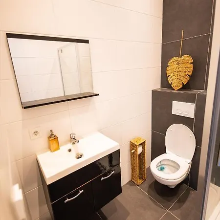Tremendous 2-bedroom Serviced - 79 M2 Apartament Rotterdam