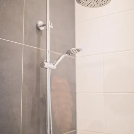 Tremendous 2-bedroom Serviced - 79 M2 Apartment *