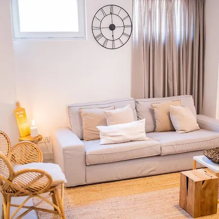 Tremendous 2-bedroom Serviced - 79 M2 *